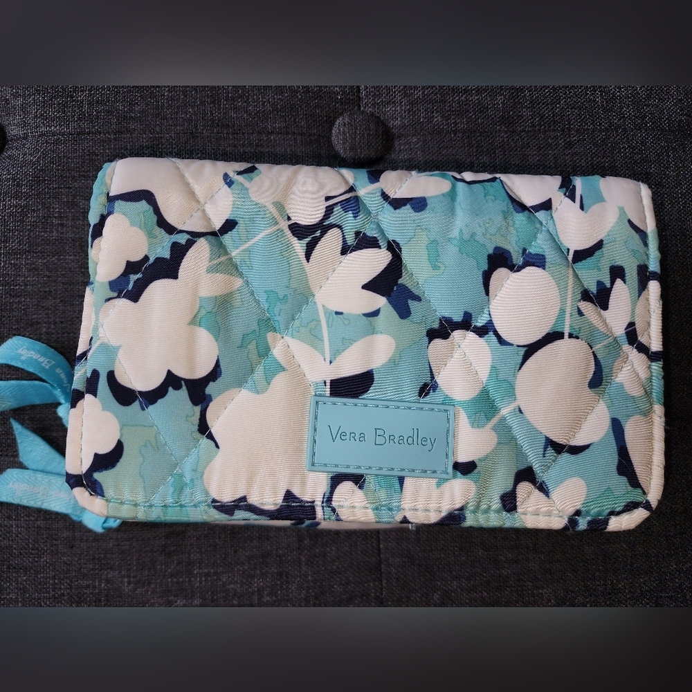 Preowned Vera‎ Bradley RFID wristlet
